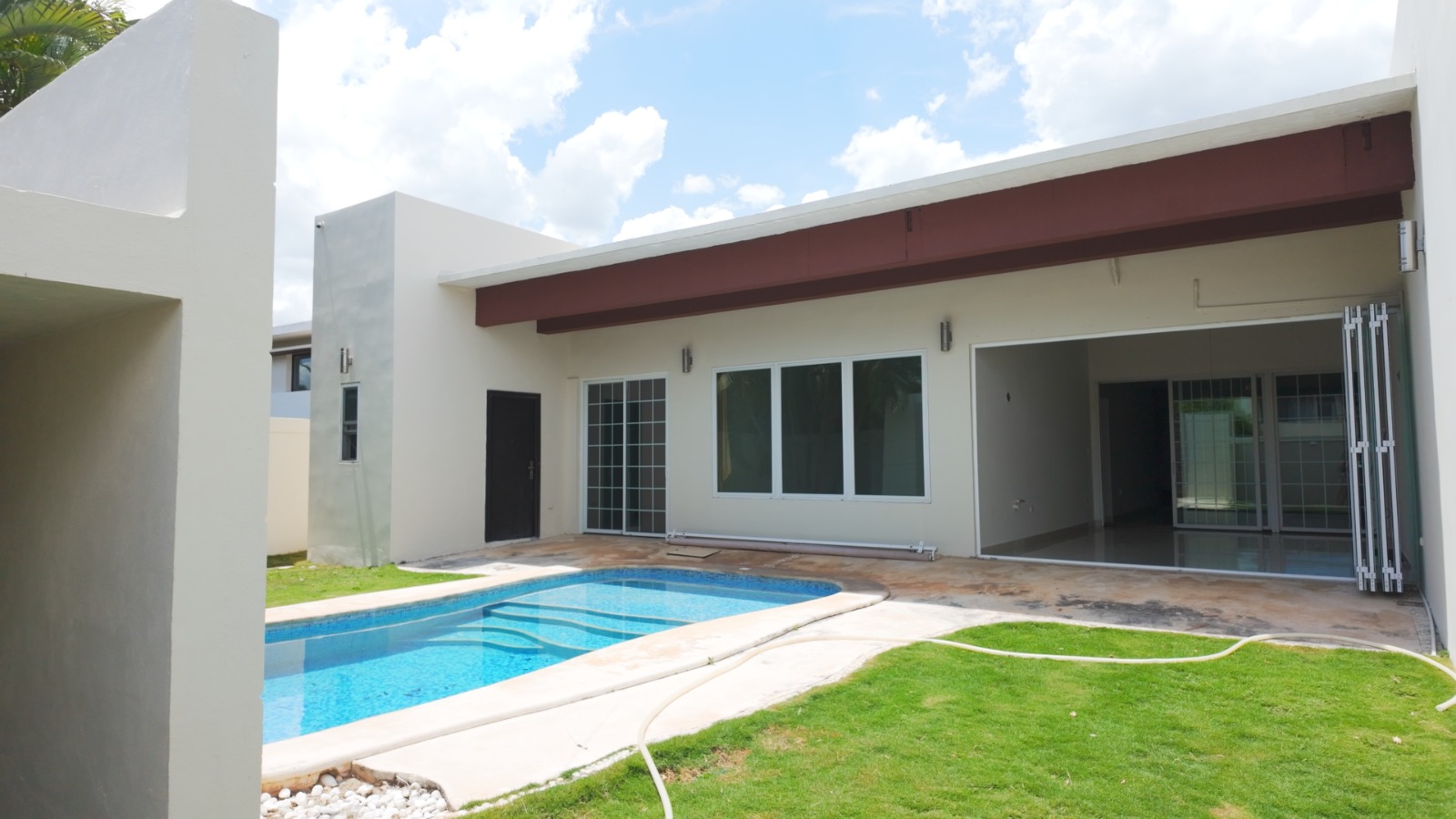 RESIDENCIA EN RENTA PRIVADA ALLEGRA TEMOZON NORTE MERIDA YUCATAN